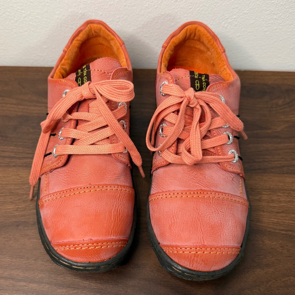 TMA Eyes Leather Sneakers Womens 7 Orange Excellent Low Top Lace Up Comfort